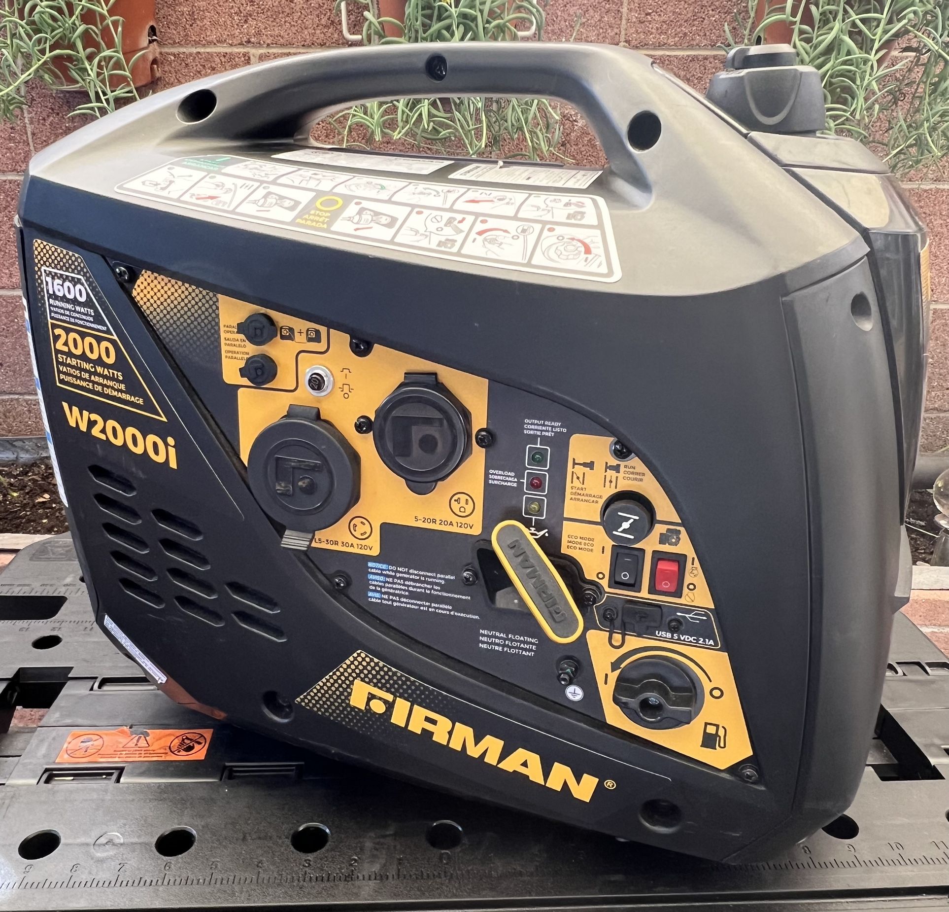 FIRMAN 2000 Gas Powered Inverter Generator