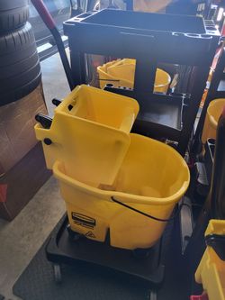 Rubbermaid commercial mop bucket with wringer