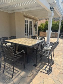 Outdoor table and 8 chairs