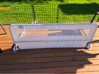 Baby barrier for bed