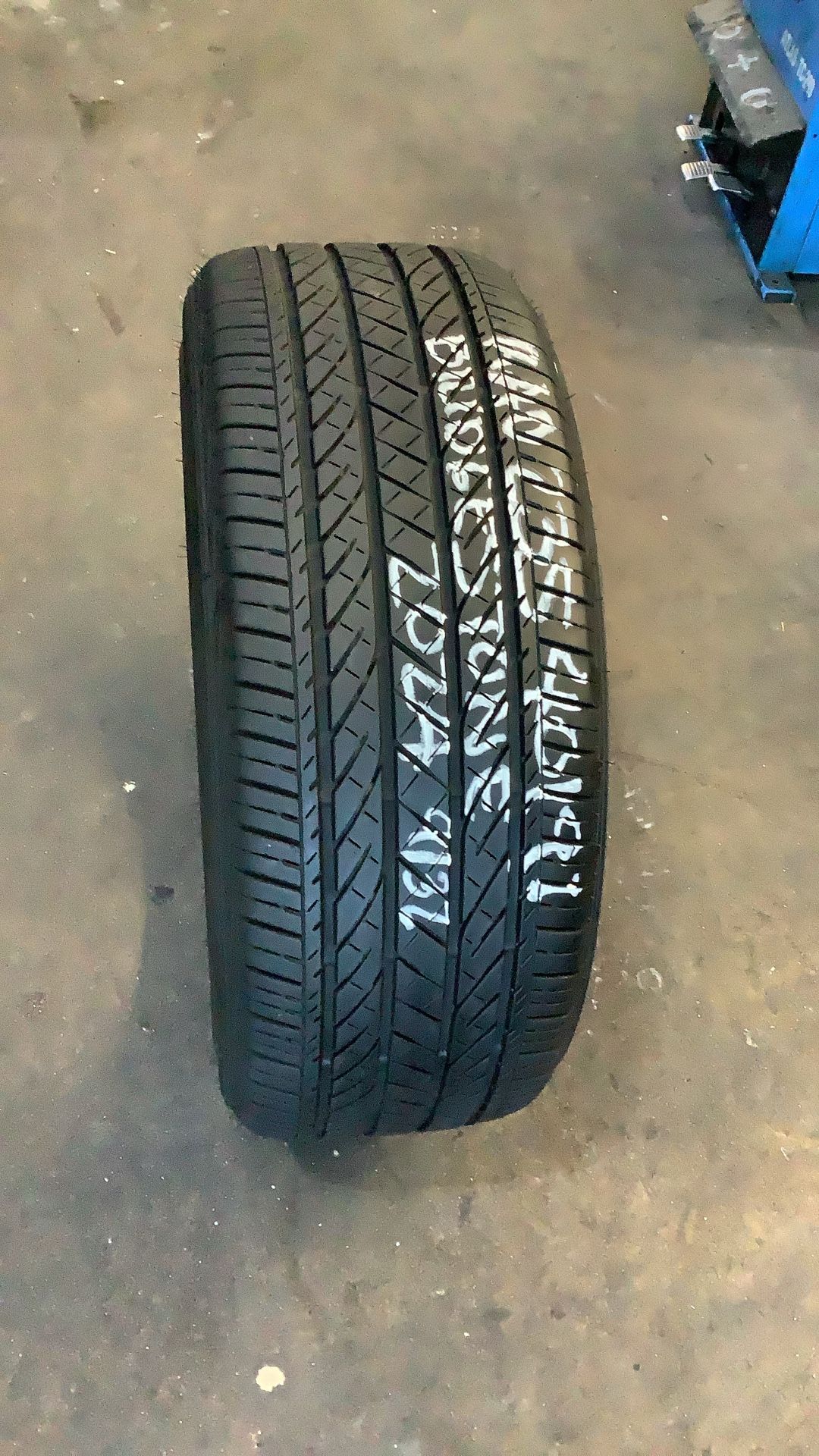 235/40/19