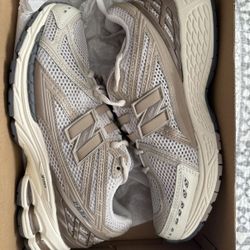 New Balance 1906R Sneakers
