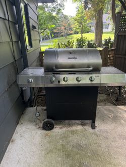 BBQ Grill With Propane Tank