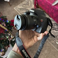CANON EOS REBEL T7i DSLR