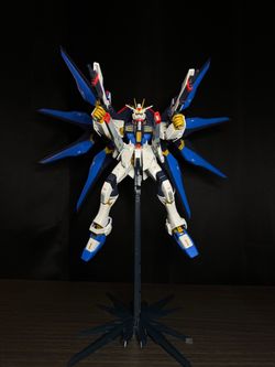 MG 1/100 Strike Freedom Gundam – Built Model Kit with Display Stand