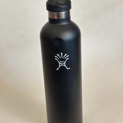 $ 12 New 24oz Hydro Flask Water Bottle 