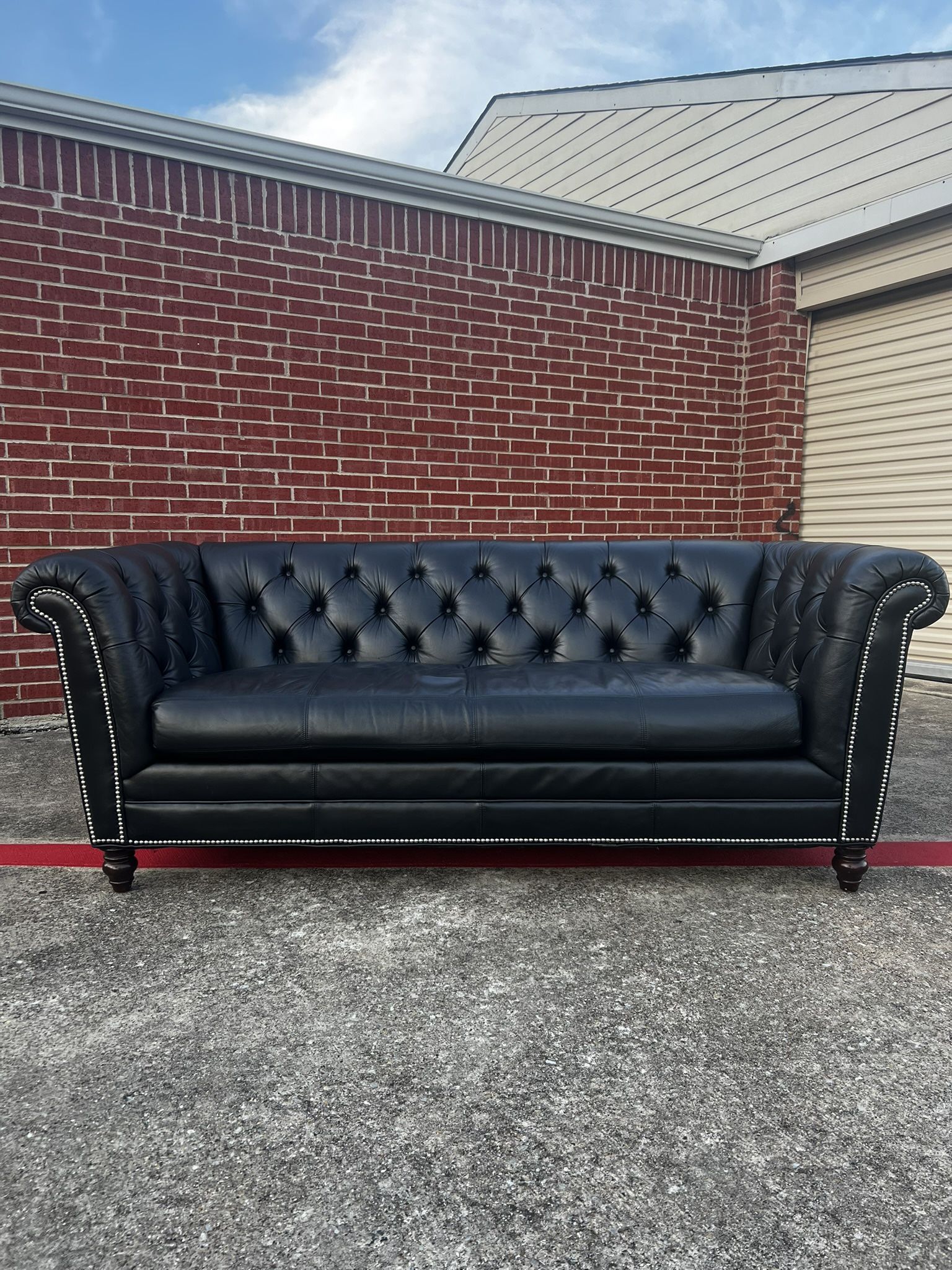 BLACK ANILINE LEATHER CHESTERFIELD