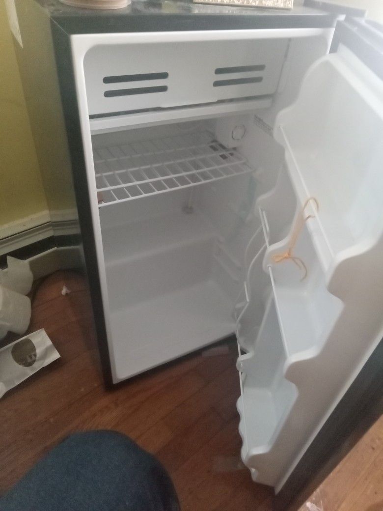 Seasons Fridge With Freezer Space