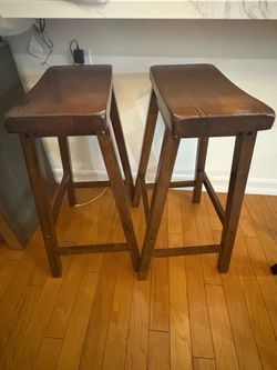 Coaster Fine Furniture Wood Barstools 30””   Wood brown color.   Price is for 1.    Firm