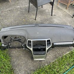 13 Jeep Grand Cherokee Parts (Dashboard)