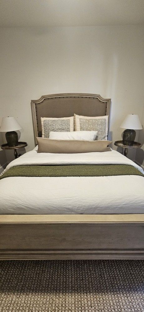 Living Spaces Queen Bed Set