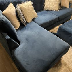 2pc Sectional Couch with Chaise 