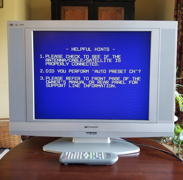 Emerson LCD 20" TV DVD Combo LD200EM8 with Remote, Tested and Working for Sale in Lexington, SC