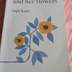 Paperback The Sun and Her Flowers by Rupi Kaur