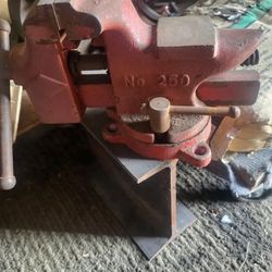Howe & Fury Co. Littlestown Bench Vise 