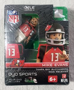 2 Oyo Sports Minifigures, Tampa Bucs Mike Evans, Austin Sefarian-Jenkins