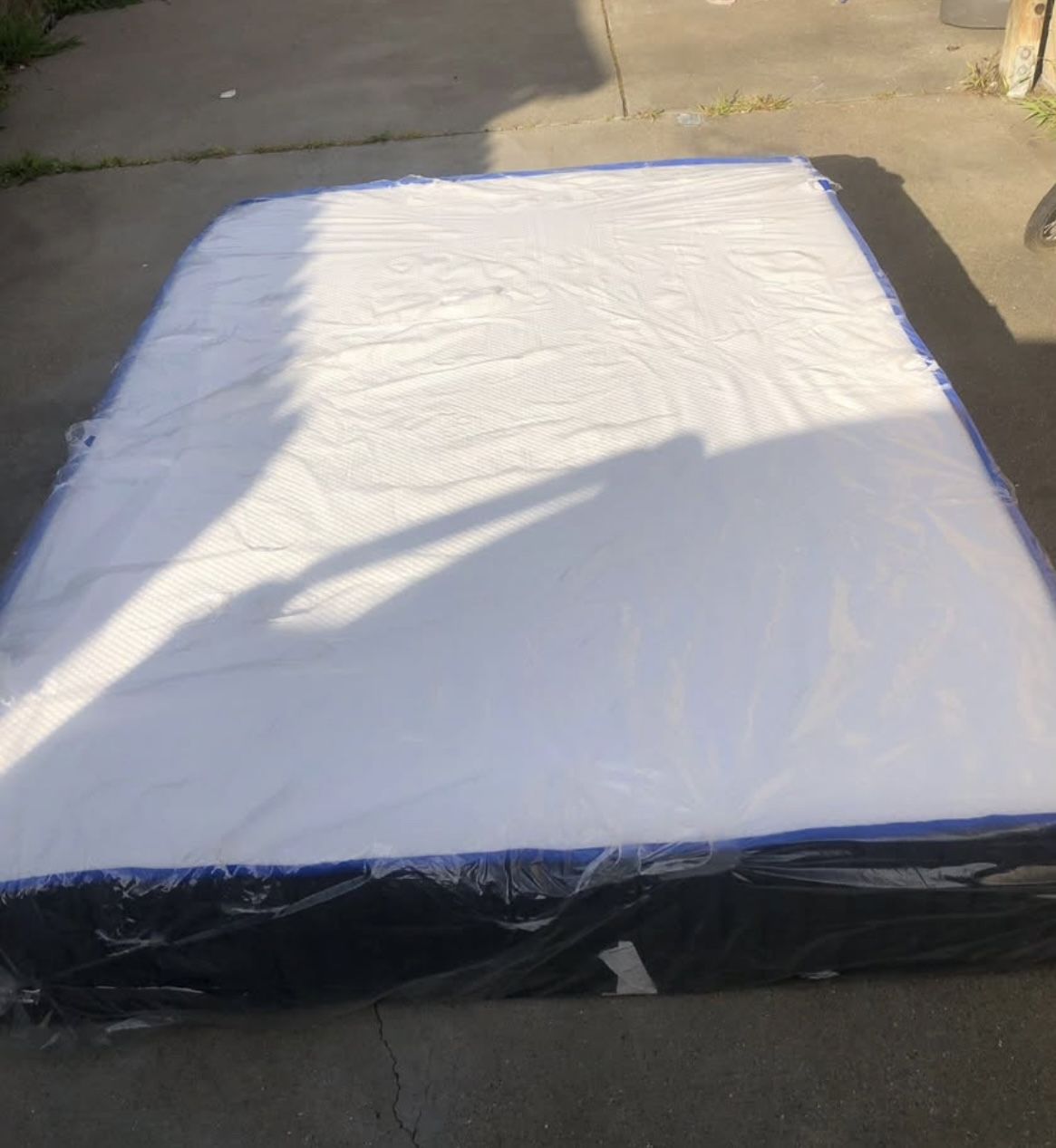 Brand New Full Size Nectar Hybrid 13 Inch - Medium Firm Memory Foam - Steel Springs Mattress!! 