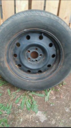 Michelin Defender 225/65R17 on a 5 bolt rim(very good condition)-$45
