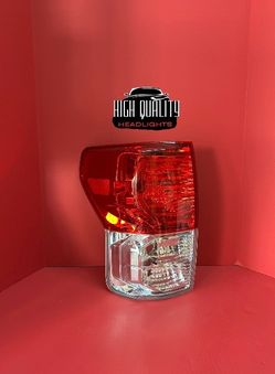 Toyota tundra 2007-2013 driver side tail light