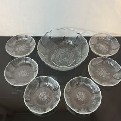 Vintage Arcoroc Fleur Flower Clear Glass Serving Bowl Set of 7 Made In France