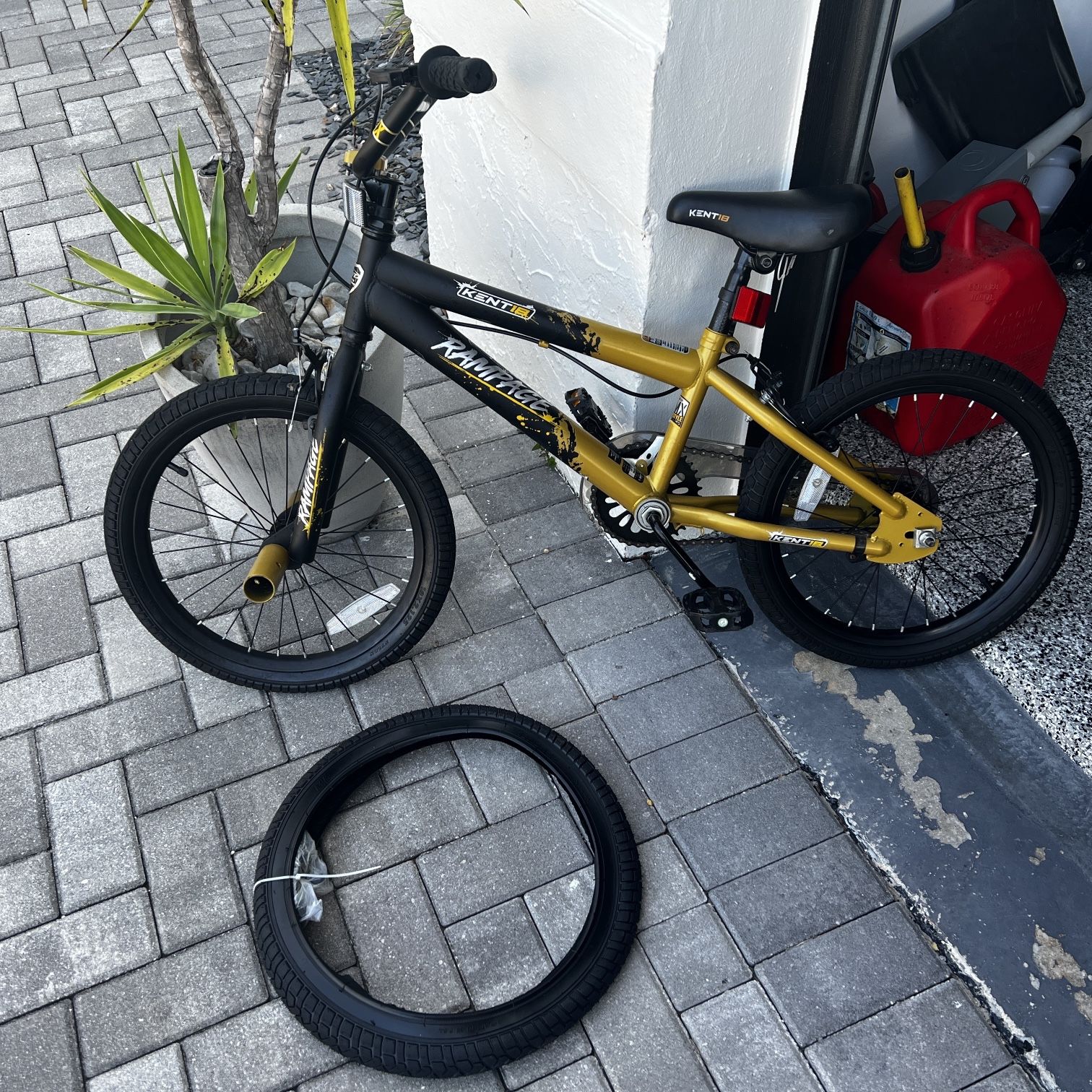 Kent Bicycle Rampage BMX Bike 18” with a Spare Tire for Sale in 