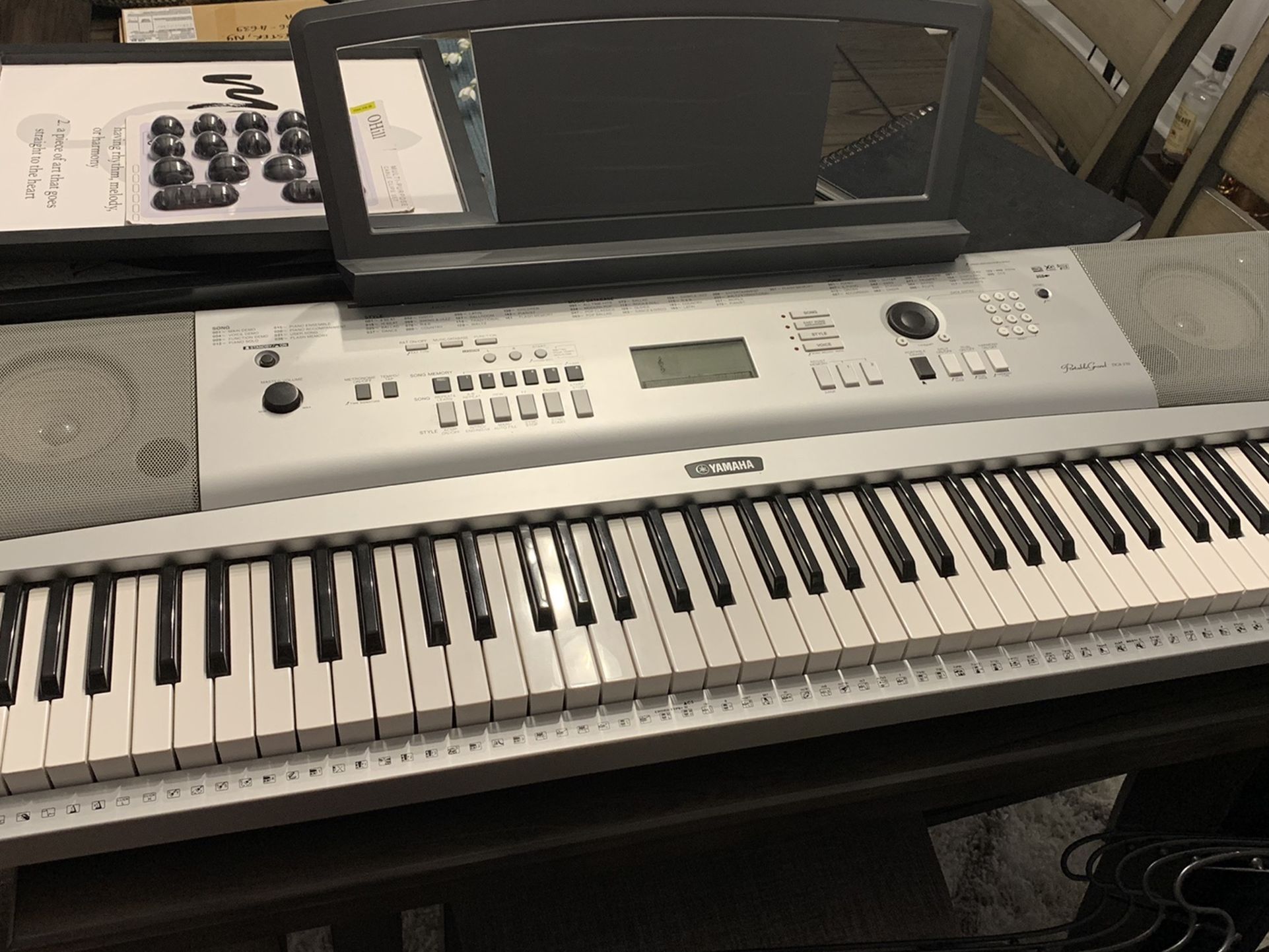 Yamaha DGX-230 76 Key Keyboard