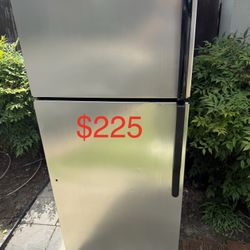 Refrigerator/Fridge/Freezer