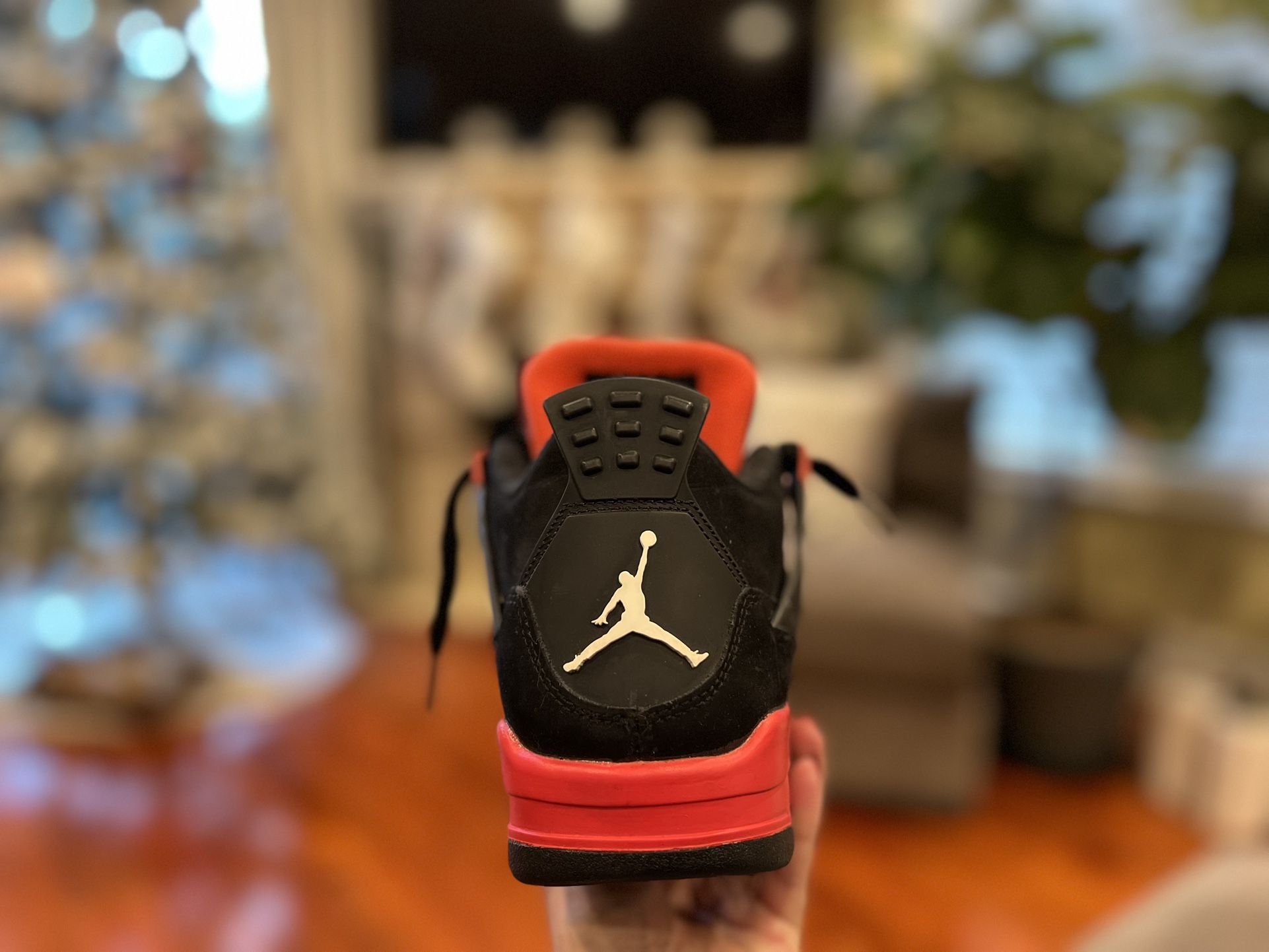 Air JORDAN 4’s Red Thunders