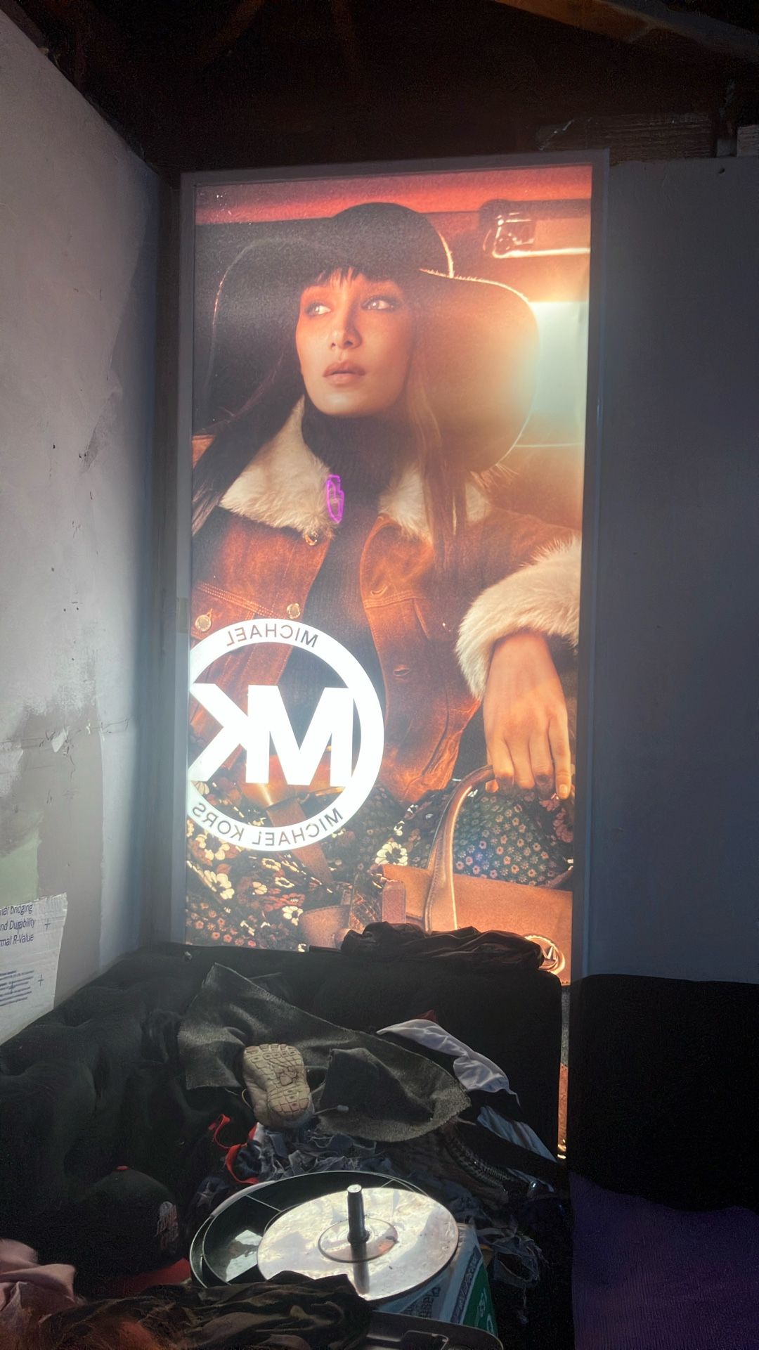 Michael kors Sign (lights Up.)