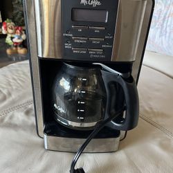 Gently Used https://offerup.com/redirect/?o=TXIuQ29mZmVl 12-Cup Coffee Maker