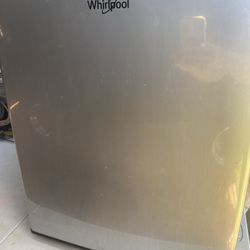 Whirlpool Mini fridge
