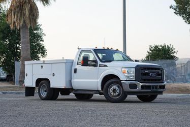 2013 Ford F350 Super Duty Regular Cab & Chassis