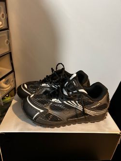 Bottega Venetta Sneakers size 10