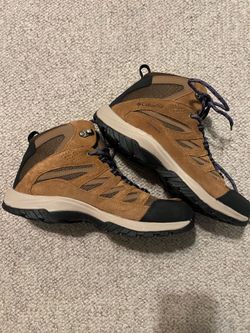 Women’s hiking boots size 10