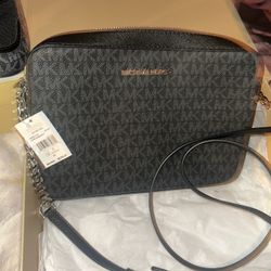 Brand New Michael Kors Purse (perfect Christmas Gift!)