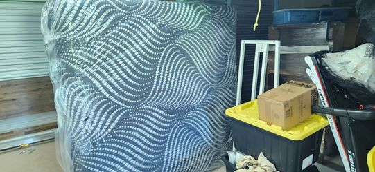 King Size hybrid foam/spring Mattress Like New