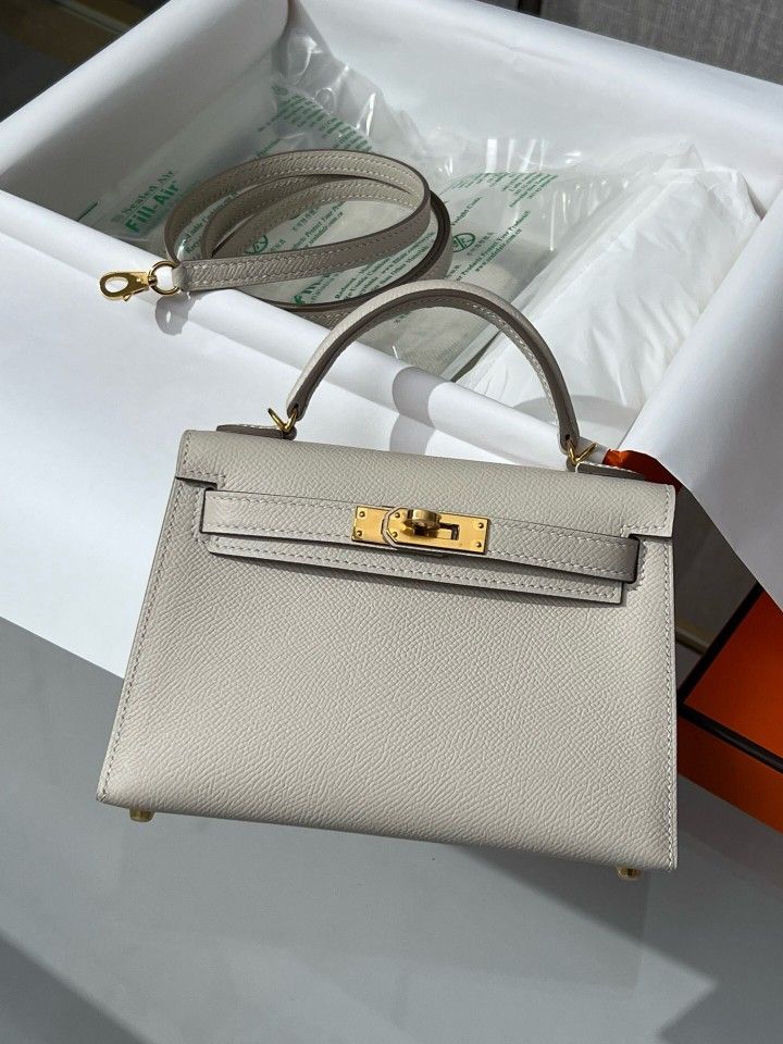 Mini Kelly 19 Handbag               19 x 12 x 6 cm