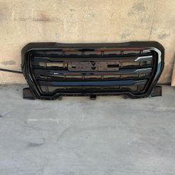 2020 GMC Sierra Grill. Oem.
