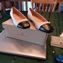 Bandolino Flats Black & Ivory Size 6 M (New, never worn)