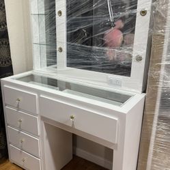 680 Makeup Vanity 