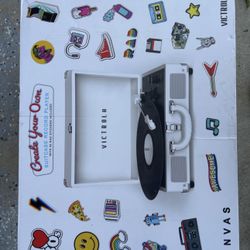 Victoria suitcase, record player new inbox