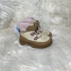 Brand New Toddler Carter's Snow Boots!