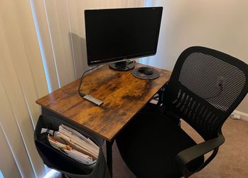 Desk and Free monitor screen