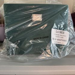 La Mer women’s velvet green cosmetics bag case