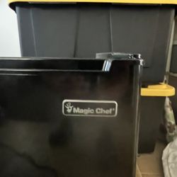 Magic Chef Mini Fridge 