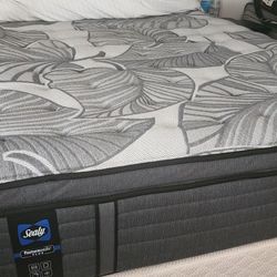 SEALLY Posturepedic Plus queen mattress