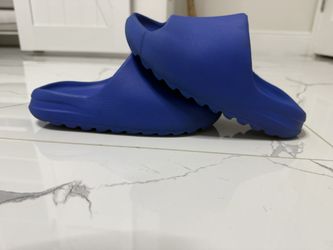 adidas yeezy slide azure - size 7 men (used)