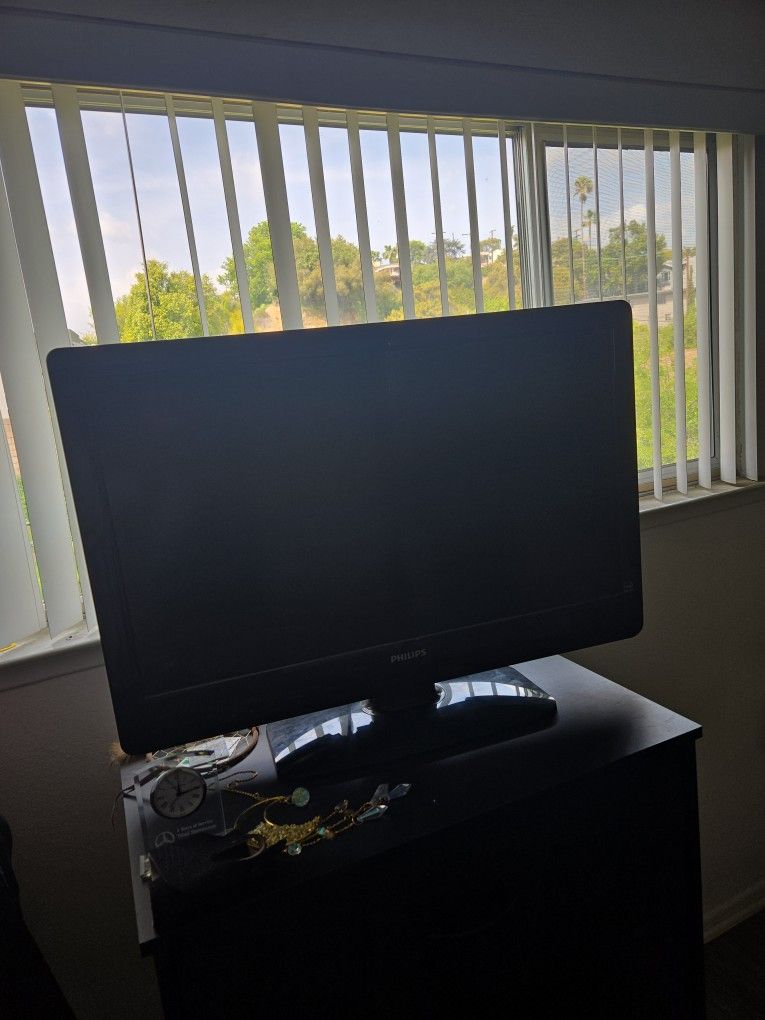 32in TV/Monitor