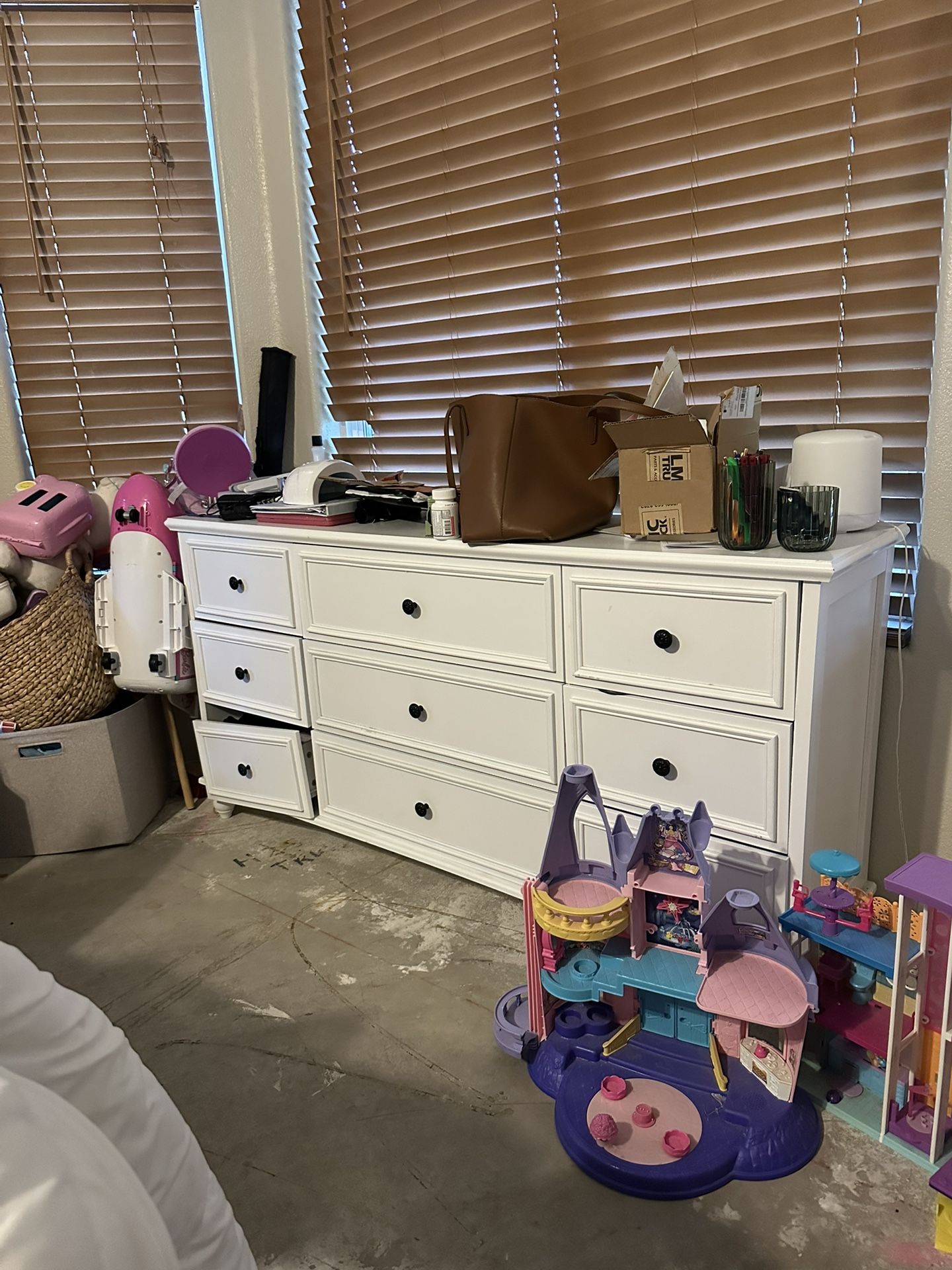 Dresser 