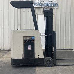Forklift Crown dock Stocker